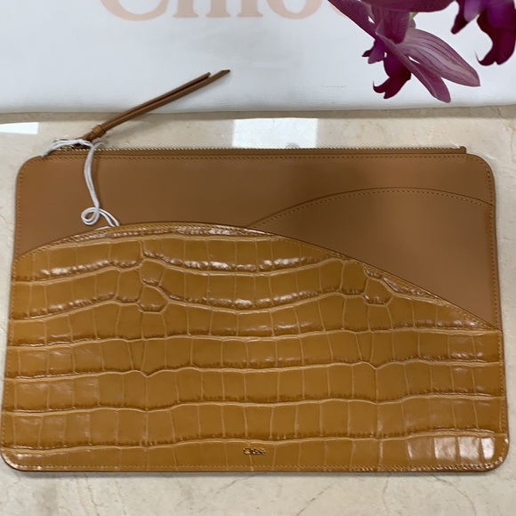 CHLOE IPAD POUCH IN CROC 🐊 EMBOSSED AND SMOOTH LEATHER AUTUMNAL BROWN - Picture 5 of 13